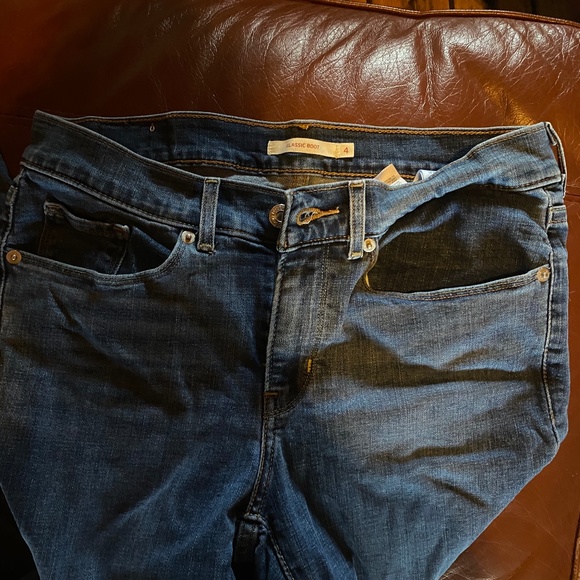 Levi's Classic Bootcut Jeans - Picture 3 of 4